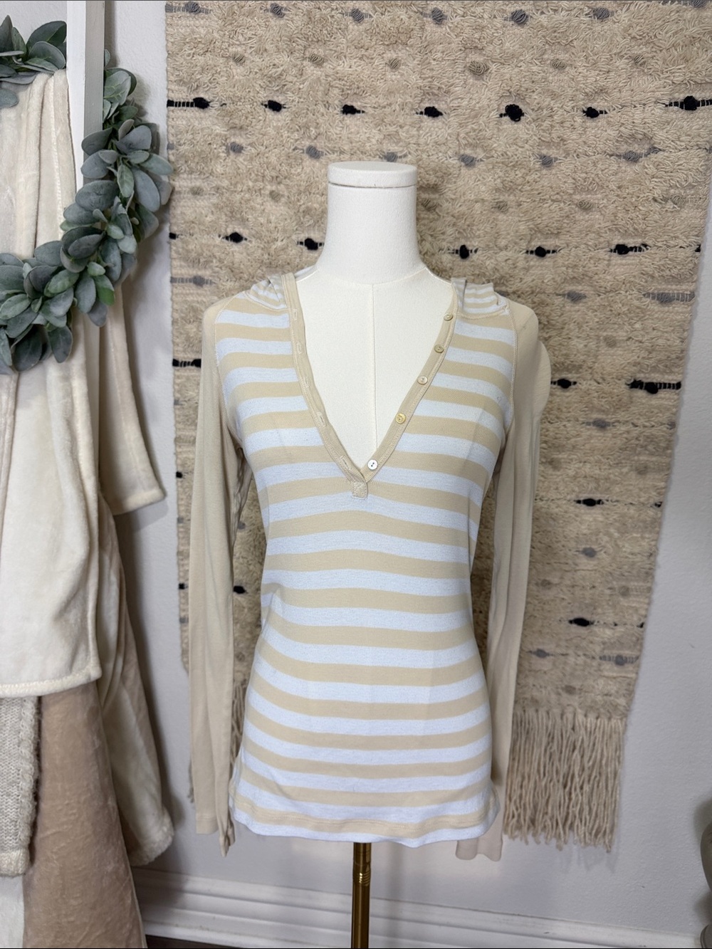 Splendid Striped V-Neck hooded Long Sleeve Top in Beige and White size m